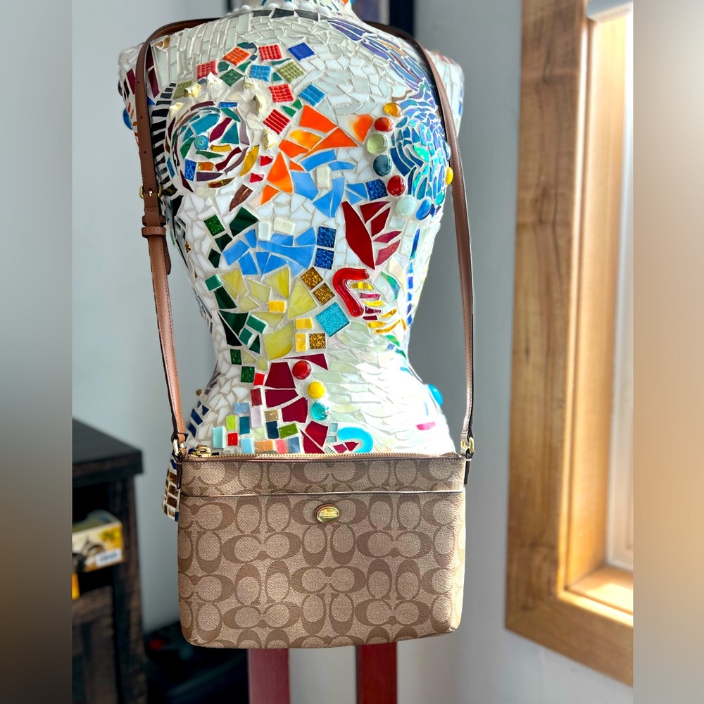 Coach shoulder bag Use like New gentle use only